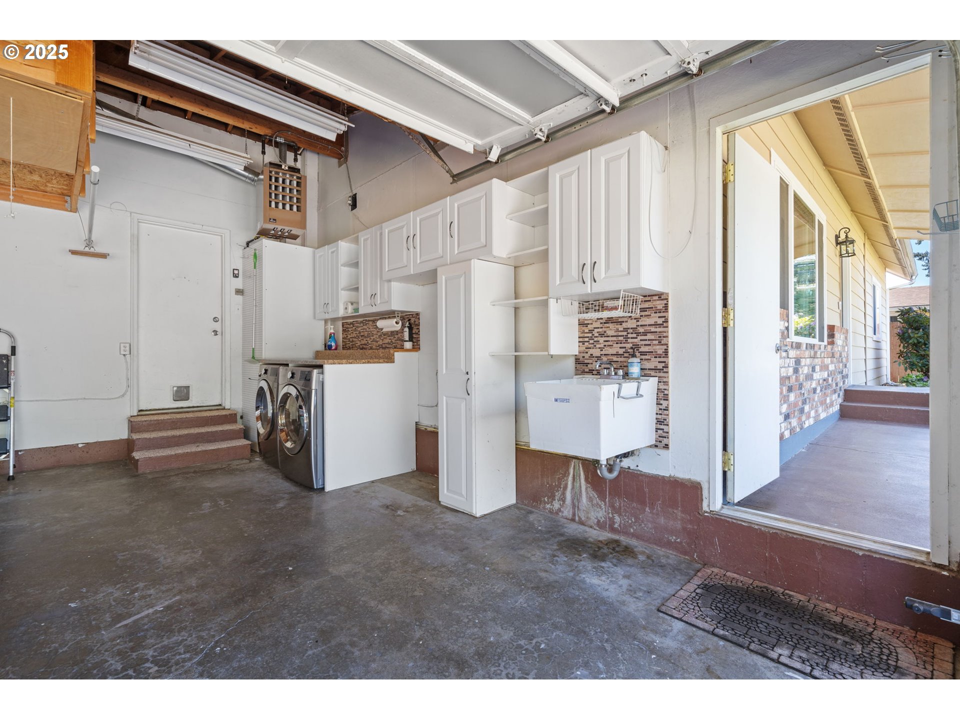 Vancouver, Washington, 98682, United States, 4 Bedrooms Bedrooms, ,2 BathroomsBathrooms,Residential,For Sale,1987487