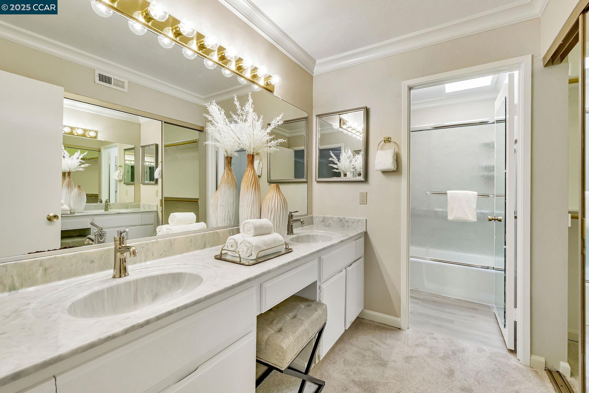 Walnut Creek, California, 94595, United States, 3 Bedrooms Bedrooms, ,2 BathroomsBathrooms,Residential,For Sale,1924398
