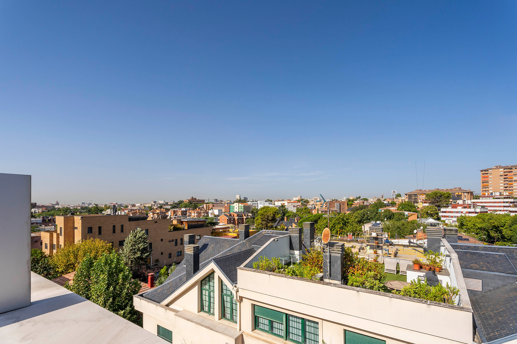  Modern Townhouse in Hortaleza, Madrid with Pool and Garden - 物件實景