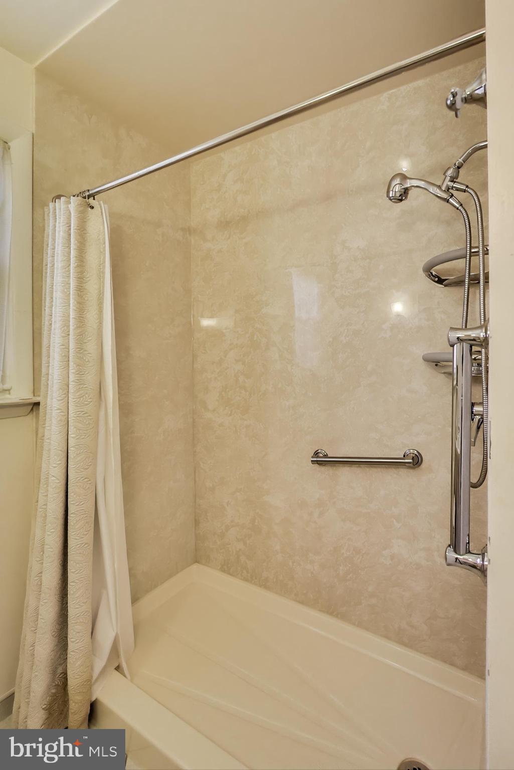 Cheverly, Maryland, 20785, United States, 5 Bedrooms Bedrooms, ,2 BathroomsBathrooms,Residential,For Sale,1990402