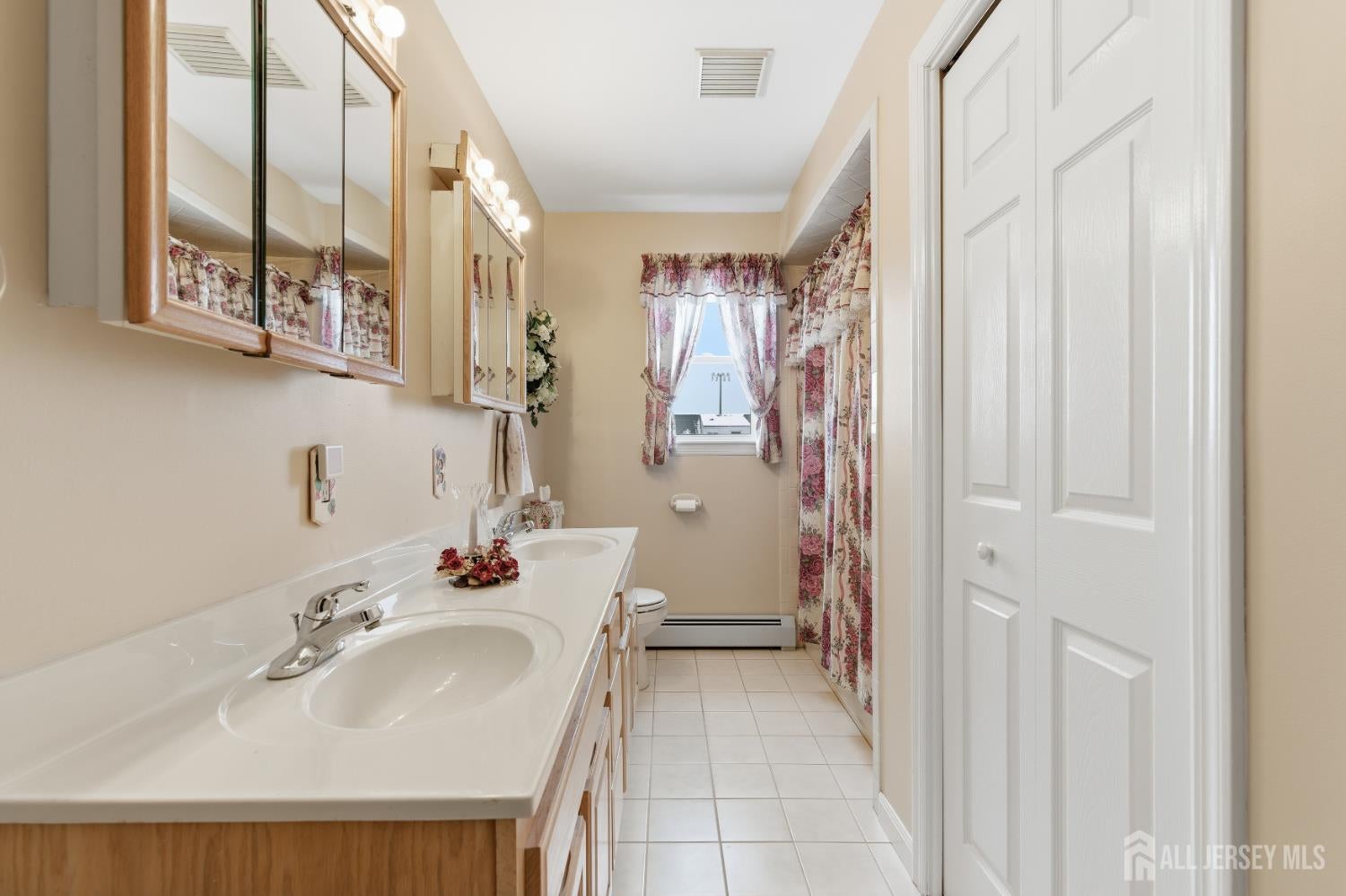 1201 - Carteret, New Jersey, 07008, United States, 4 Bedrooms Bedrooms, ,2 BathroomsBathrooms,Residential,For Sale,2006172