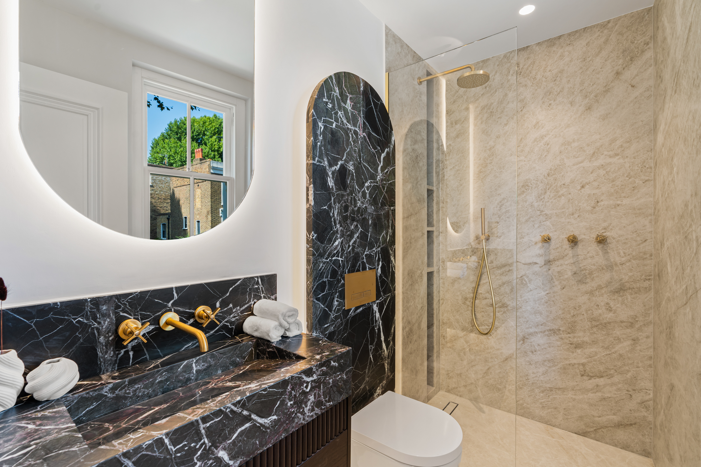 A Newly Refurbished Three-Bedroom Mews Home In Kensington - 物件實景
