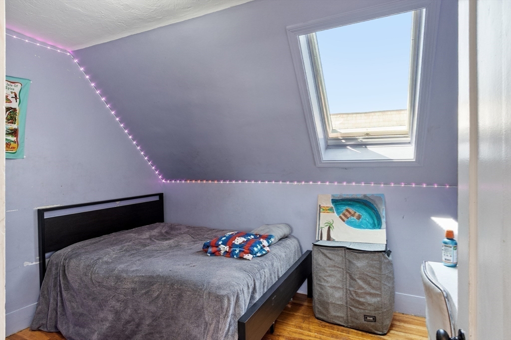Brockton, Massachusetts, 02301, United States, 3 Bedrooms Bedrooms, ,2 BathroomsBathrooms,Residential,For Sale,1938670