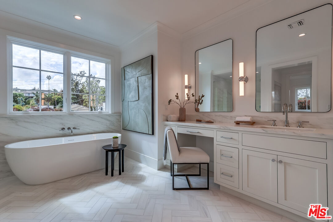 Los Angeles, California, 90049, United States, 7 Bedrooms Bedrooms, ,4 BathroomsBathrooms,Residential,For Sale,1912461