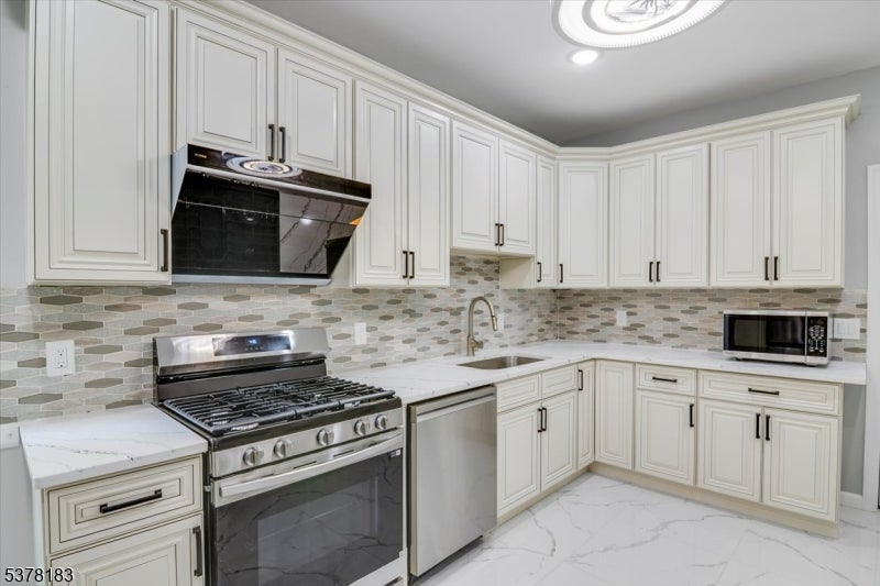 Clifton City, New Jersey, 07011, United States, 5 Bedrooms Bedrooms, ,3 BathroomsBathrooms,Residential,For Sale,1979921