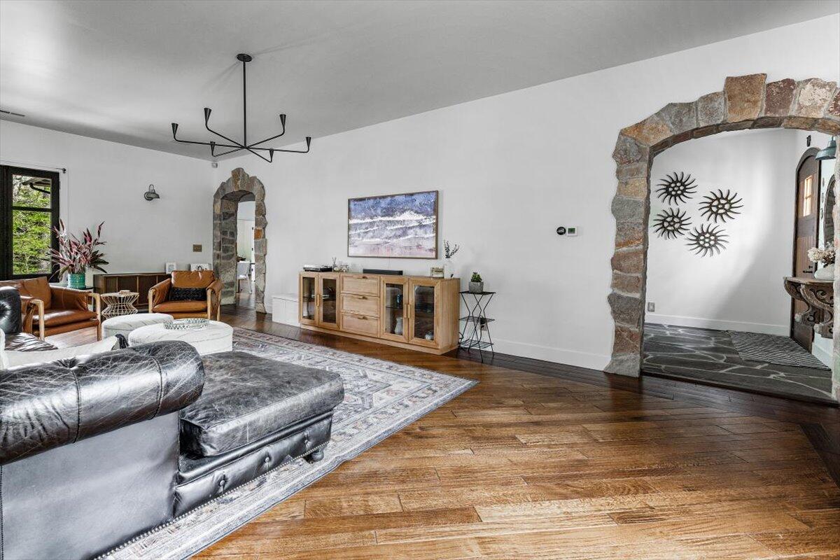 Michiana Shores, Indiana, 46360, United States, 5 Bedrooms Bedrooms, ,4 BathroomsBathrooms,Residential,For Sale,1949684