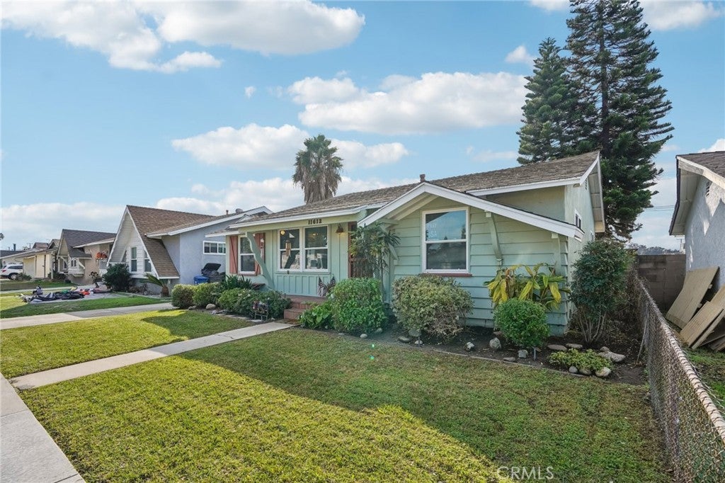 Lakewood, California, 90715, United States, 3 Bedrooms Bedrooms, ,1 BathroomBathrooms,Residential,For Sale,1988216