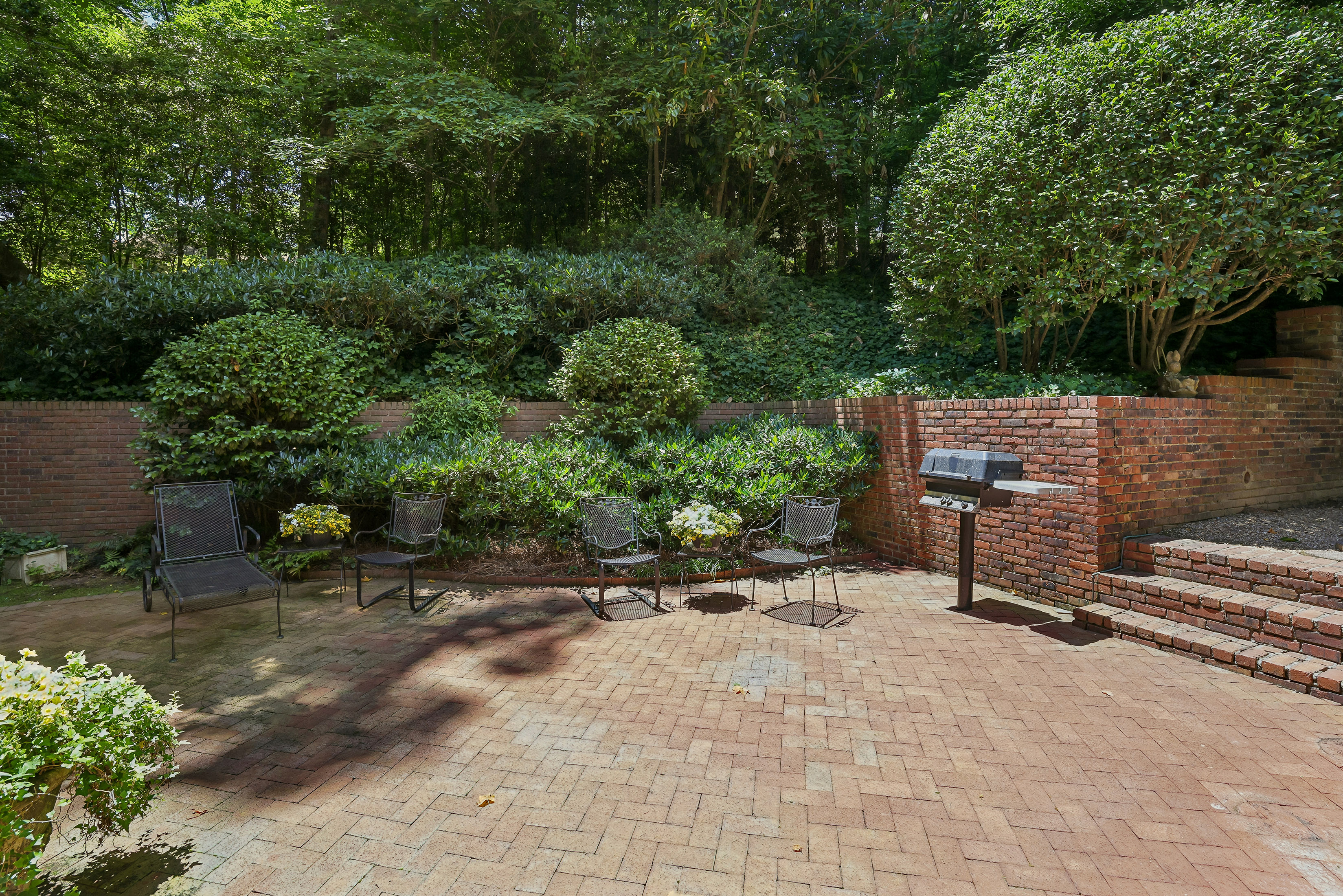  Timeless Dutch Colonial in Coveted Haynes Manor - 物件實景