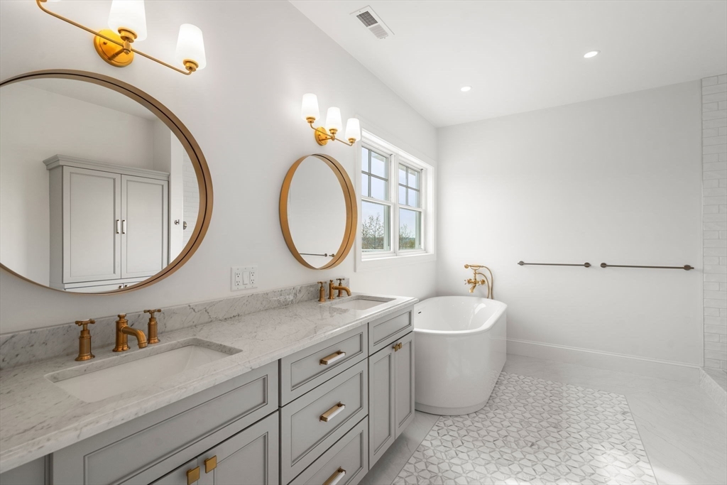 Gloucester, Massachusetts, 01930, United States, 4 Bedrooms Bedrooms, ,5 BathroomsBathrooms,Residential,For Sale,1804807