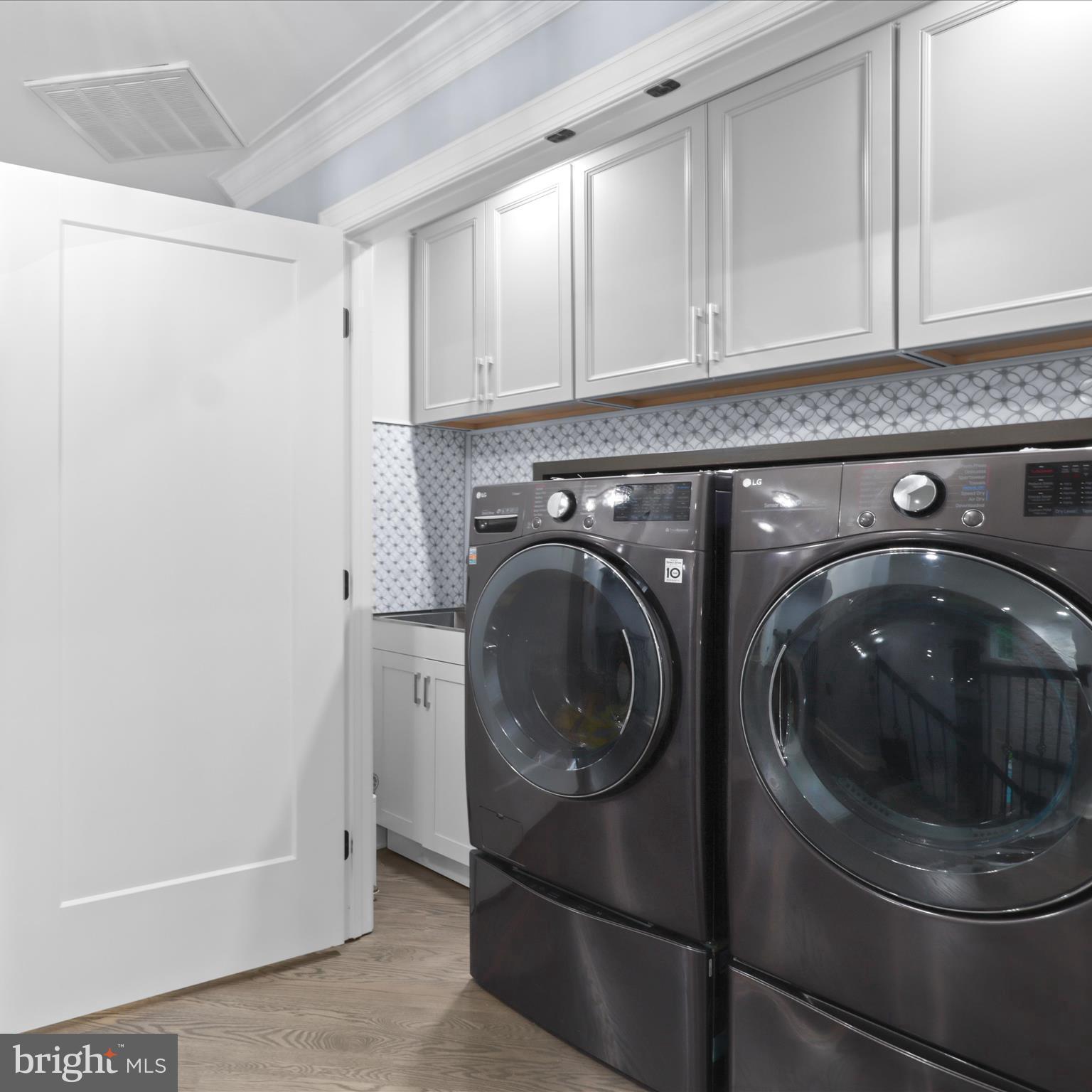 Fairfax Station, Virginia, 22039, United States, 5 Bedrooms Bedrooms, ,6 BathroomsBathrooms,Residential,For Sale,1810572
