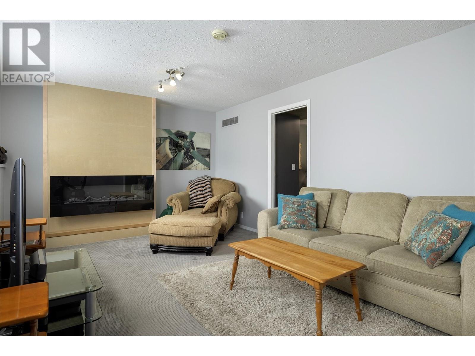 SPALLUMCHEEN, British Columbia, V4Y 0S8, CA, 5 Bedrooms Bedrooms, ,2 BathroomsBathrooms,Residential,For Sale,1950720