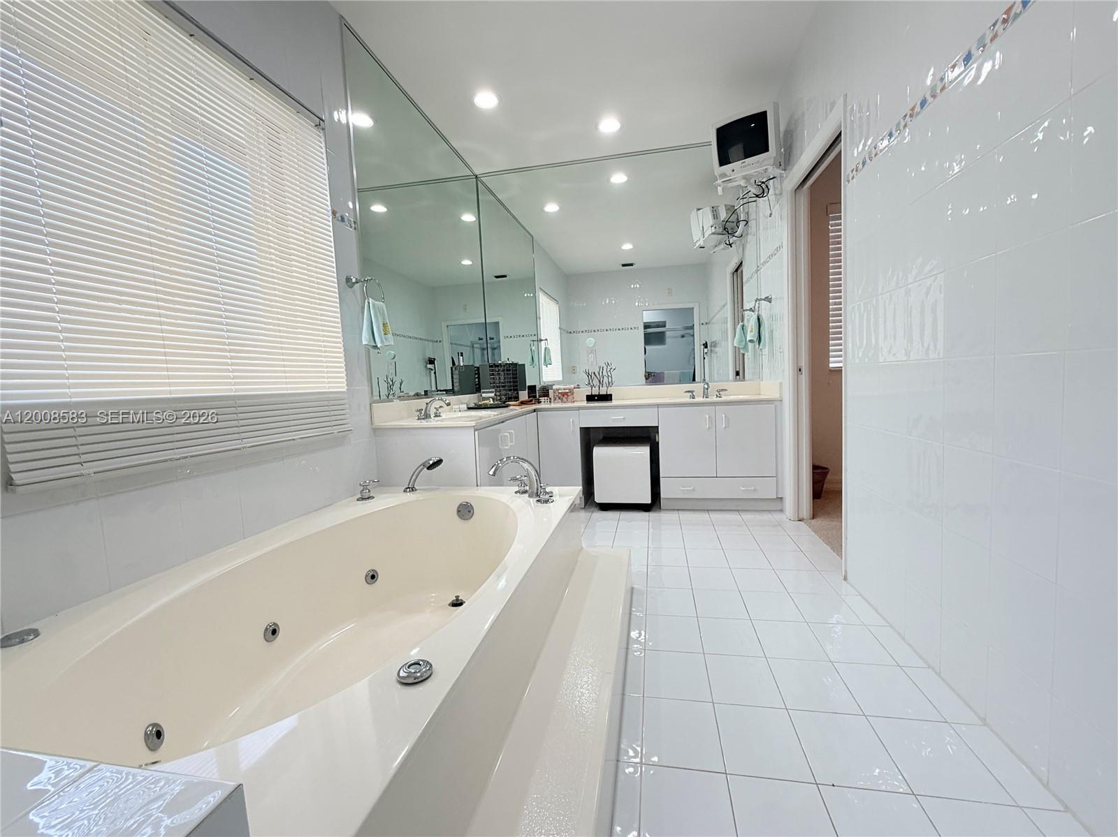 Miami, Florida, 33175, United States, 5 Bedrooms Bedrooms, ,3 BathroomsBathrooms,Residential,For Sale,2040426