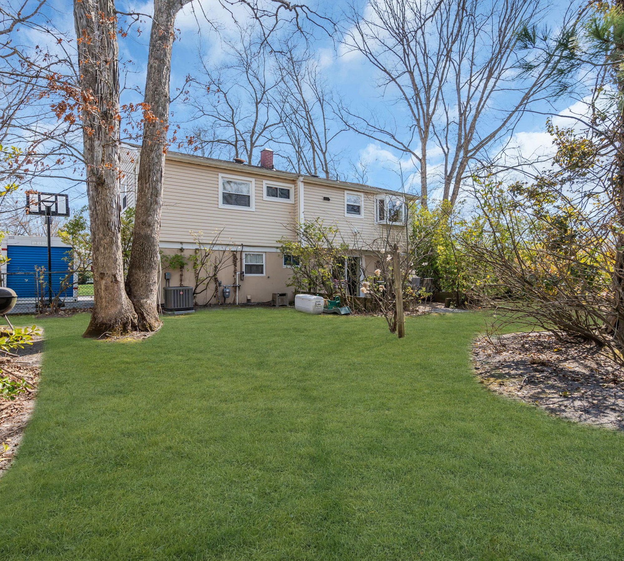  Sun-filled Home in Fairview Estates - 物件實景