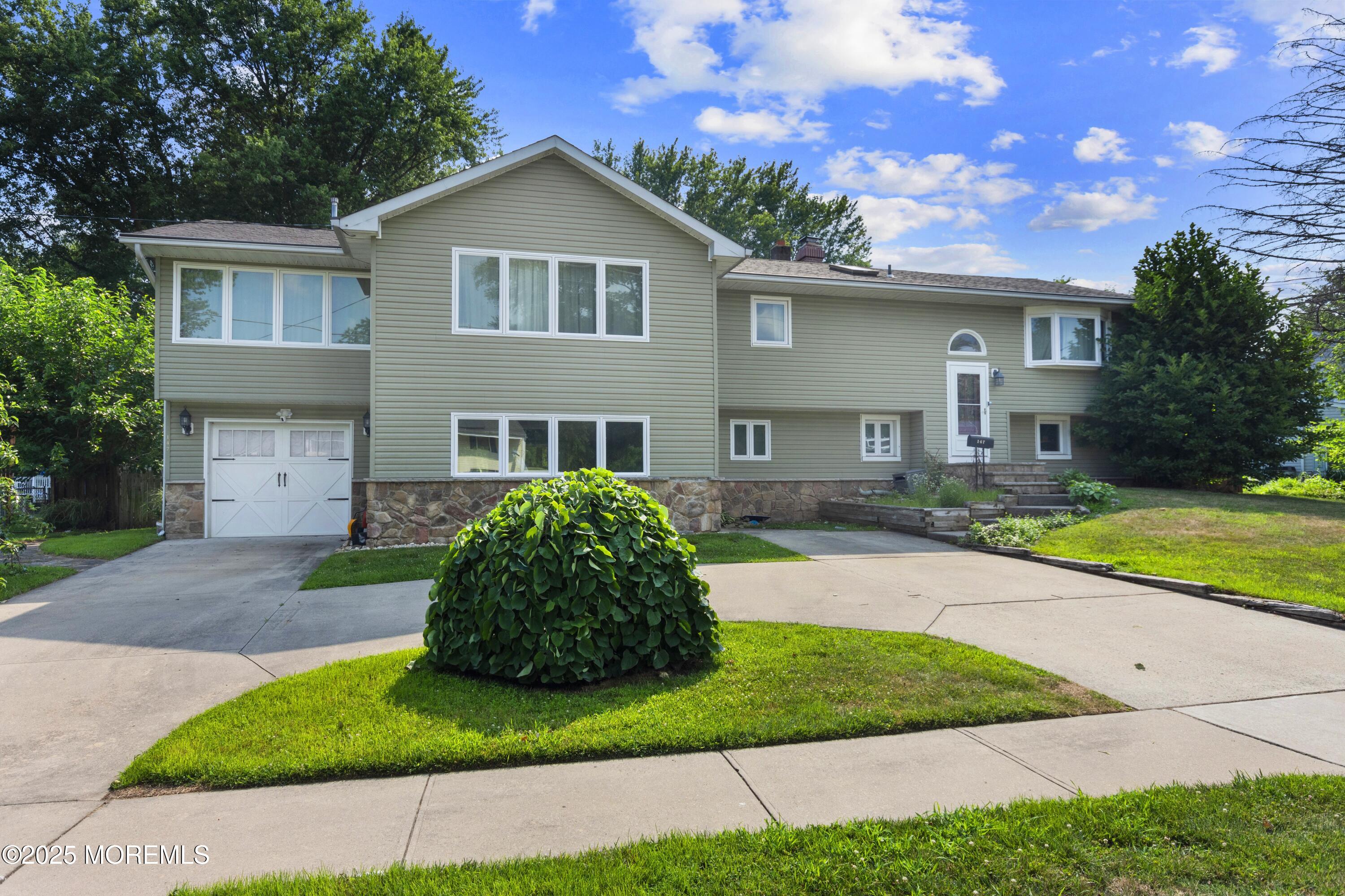Howell, New Jersey, 07731, United States, 4 Bedrooms Bedrooms, ,3 BathroomsBathrooms,Residential,For Sale,1904378