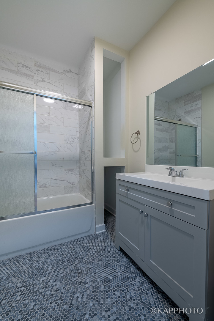 Chicago, Illinois, 60618, United States, 9 Bedrooms Bedrooms, ,Residential,For Sale,1977178