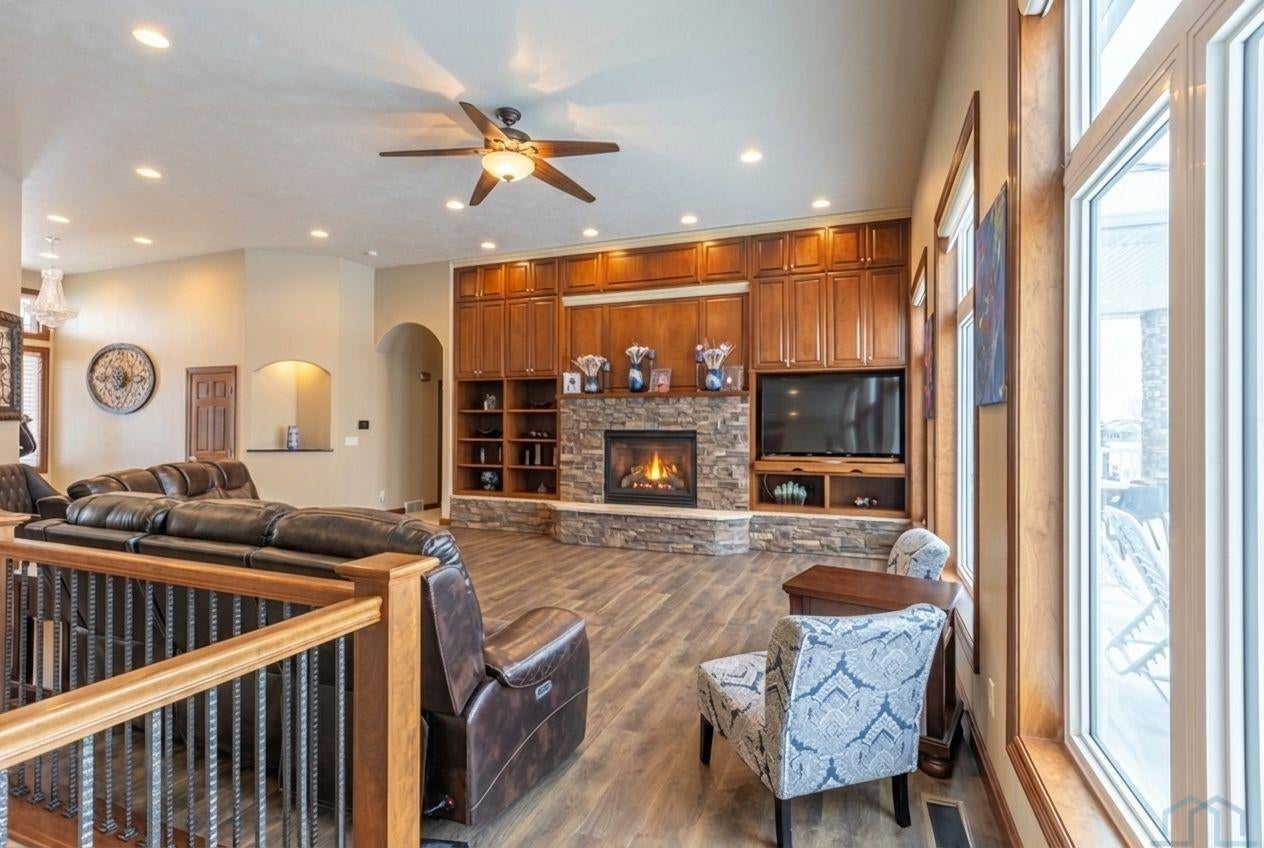 Sioux City, Iowa, 51106, United States, 5 Bedrooms Bedrooms, ,4 BathroomsBathrooms,Residential,For Sale,2002459