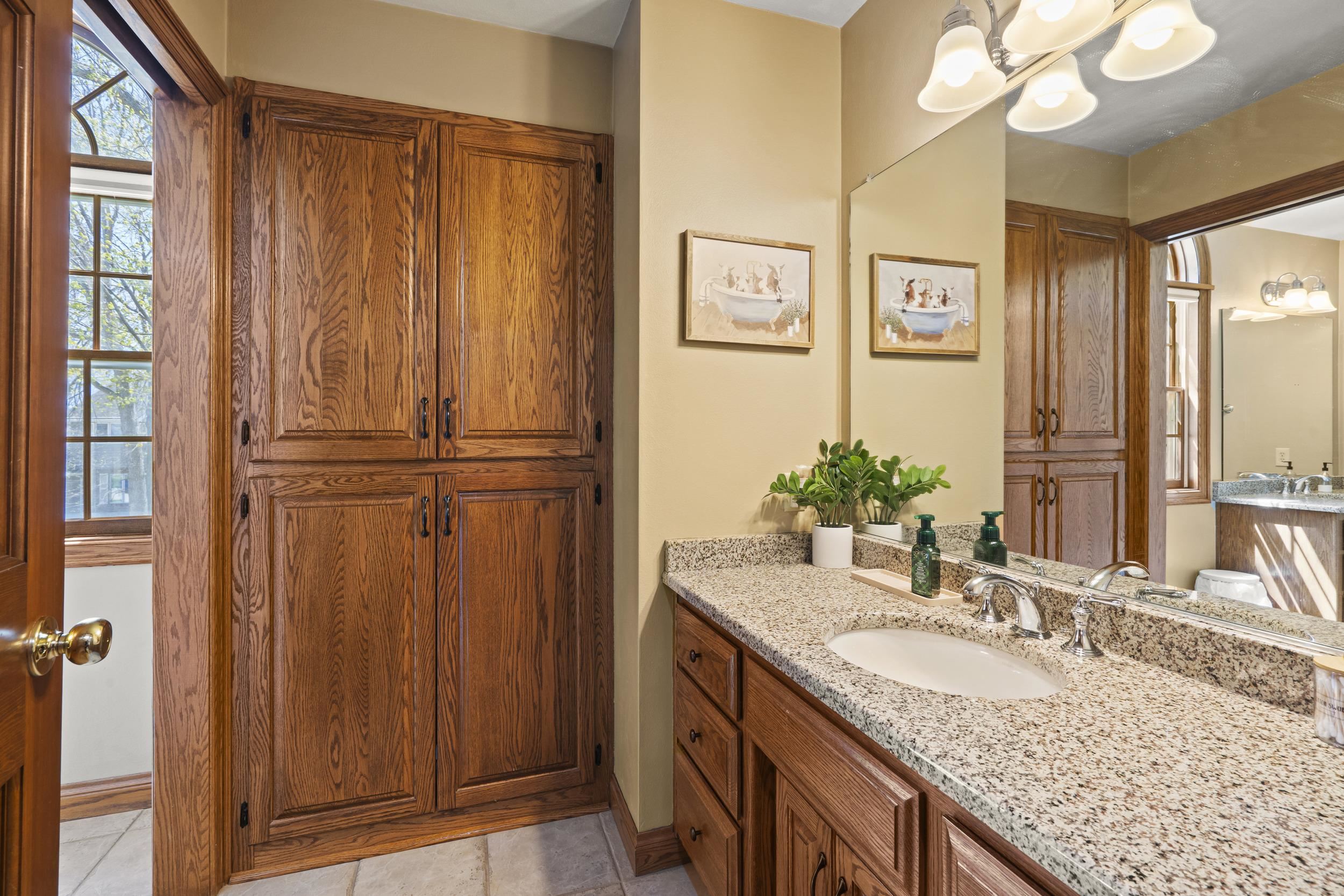 Appleton, Wisconsin, 54915, United States, 4 Bedrooms Bedrooms, ,4 BathroomsBathrooms,Residential,For Sale,1921997