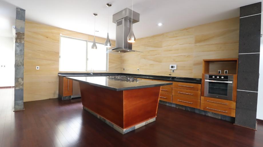 Morelia, Michoacán de Ocampo, 58290, Mexico, 4 Bedrooms Bedrooms, ,4 BathroomsBathrooms,Residential,For Sale,1941746
