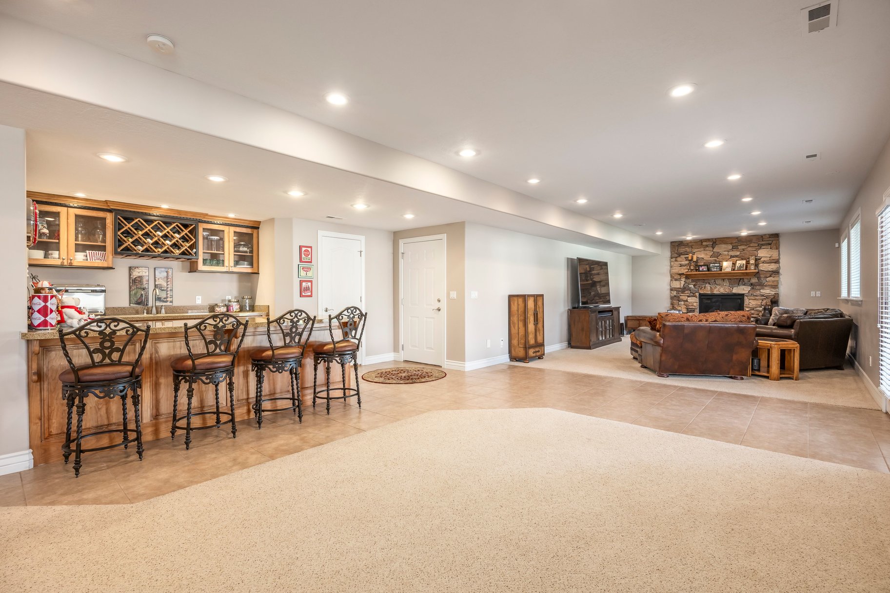  Timeless Draper Brick Rambler with 4-Car Garage and Saltwater Pool - 物件實景
