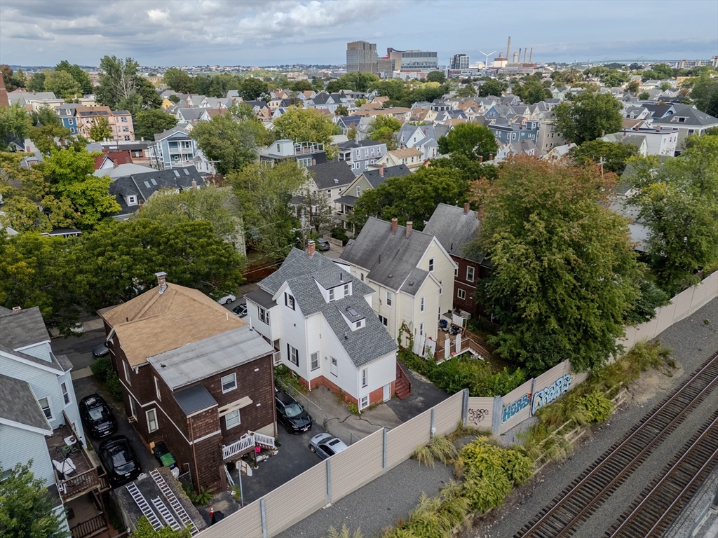 Somerville, Massachusetts, 02145, United States, 4 Bedrooms Bedrooms, ,2 BathroomsBathrooms,Residential,For Sale,1950845