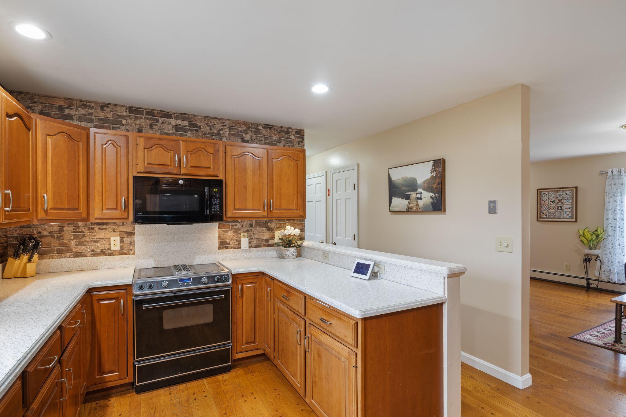 Sanford, Maine, 04083, United States, 3 Bedrooms Bedrooms, ,2 BathroomsBathrooms,Residential,For Sale,1987939