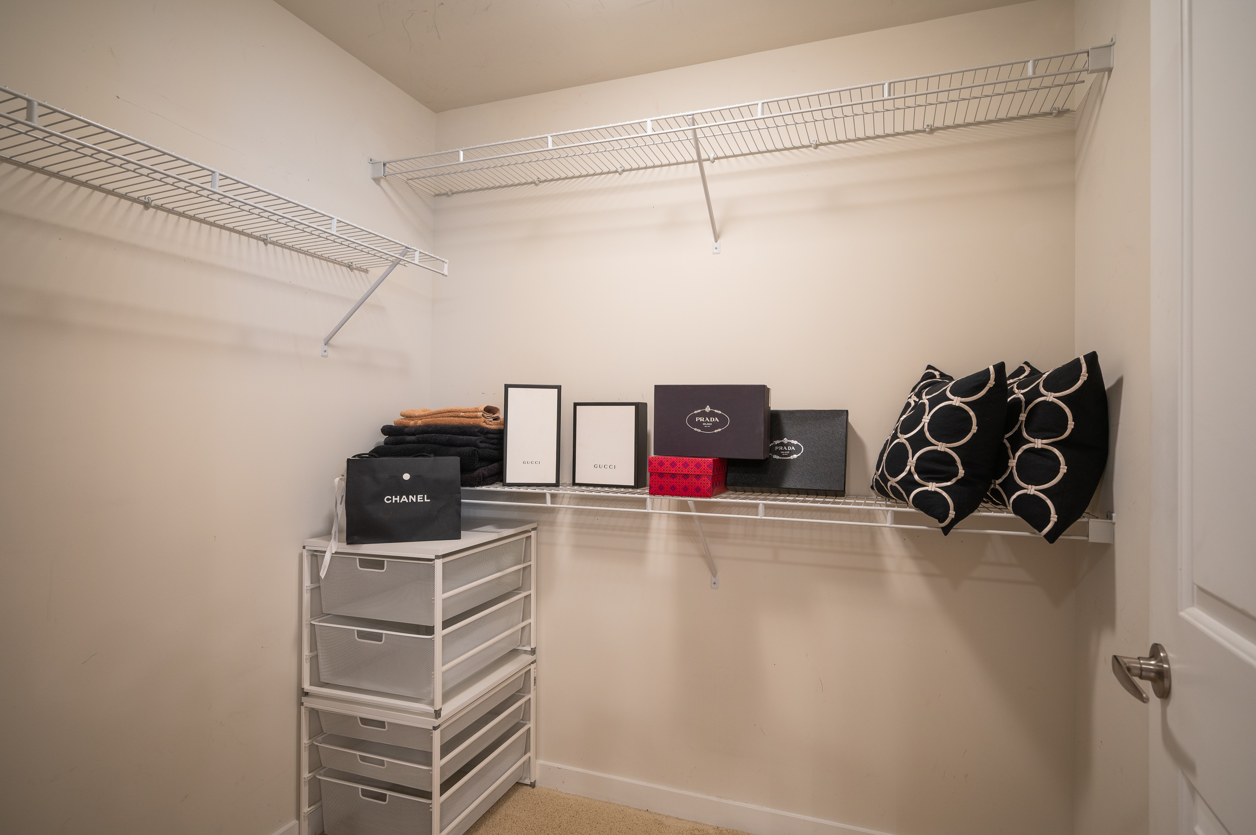  Positioned within the Glass House in Riverfront Park - 物件實景