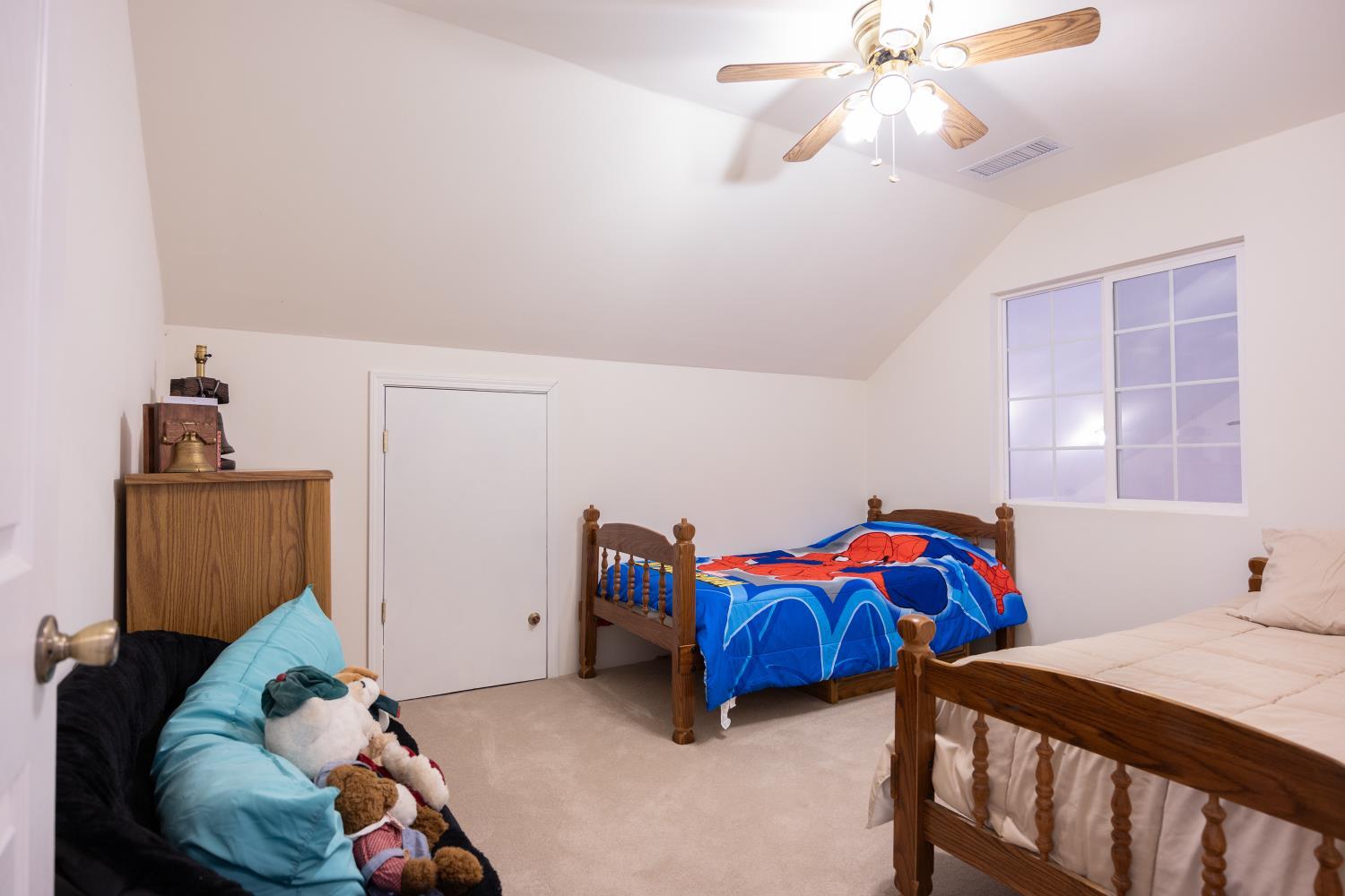 Yosemite West, California, 95389, United States, 5 Bedrooms Bedrooms, ,4 BathroomsBathrooms,Residential,For Sale,2005695