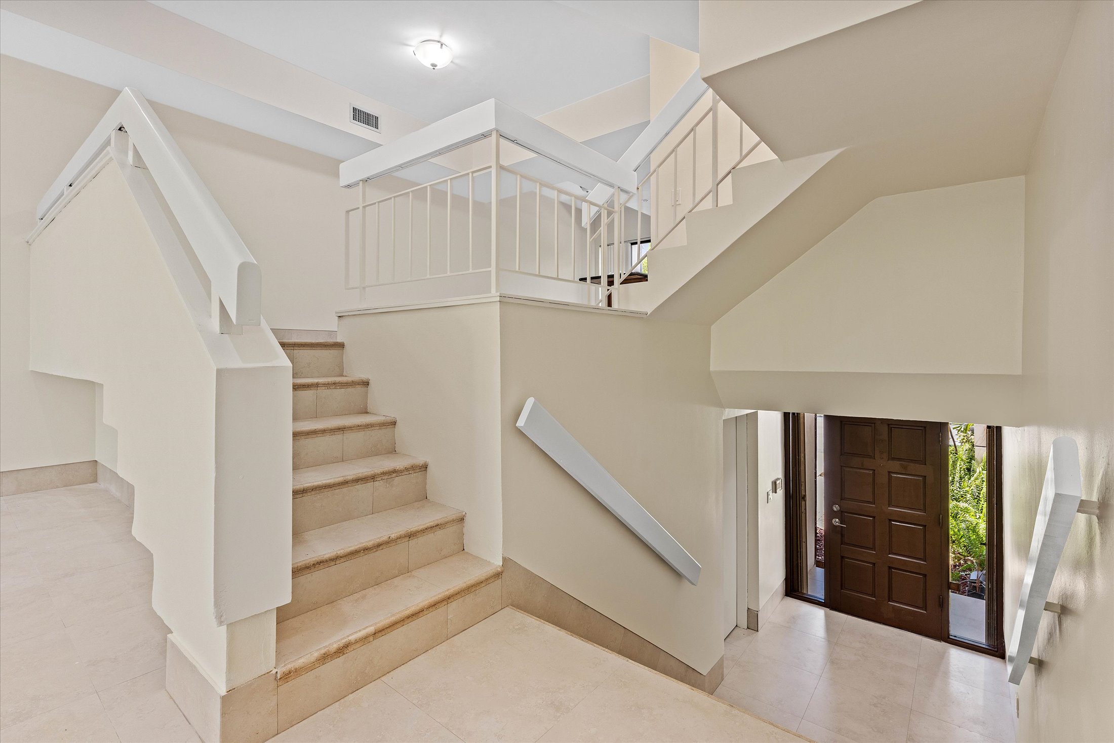  2525 NE 135th St, North Miami, FL, 33181 - 物件實景
