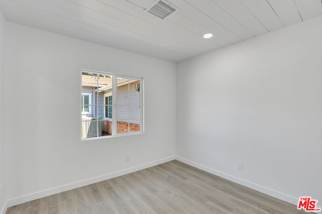 Reseda, California, 91335, United States, 10 Bedrooms Bedrooms, ,Residential,For Sale,1906500