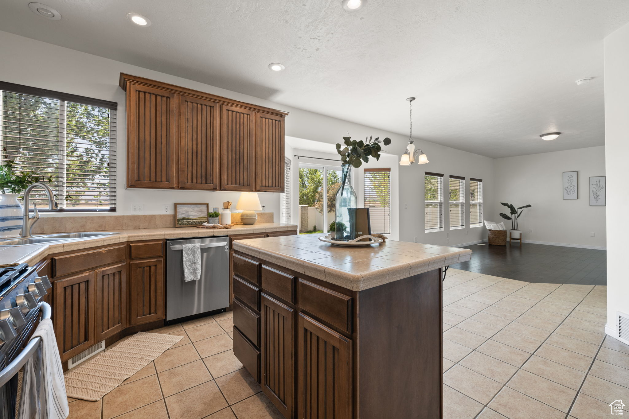 West Jordan, Utah, 84084, United States, 4 Bedrooms Bedrooms, ,3 BathroomsBathrooms,Residential,For Sale,1867498