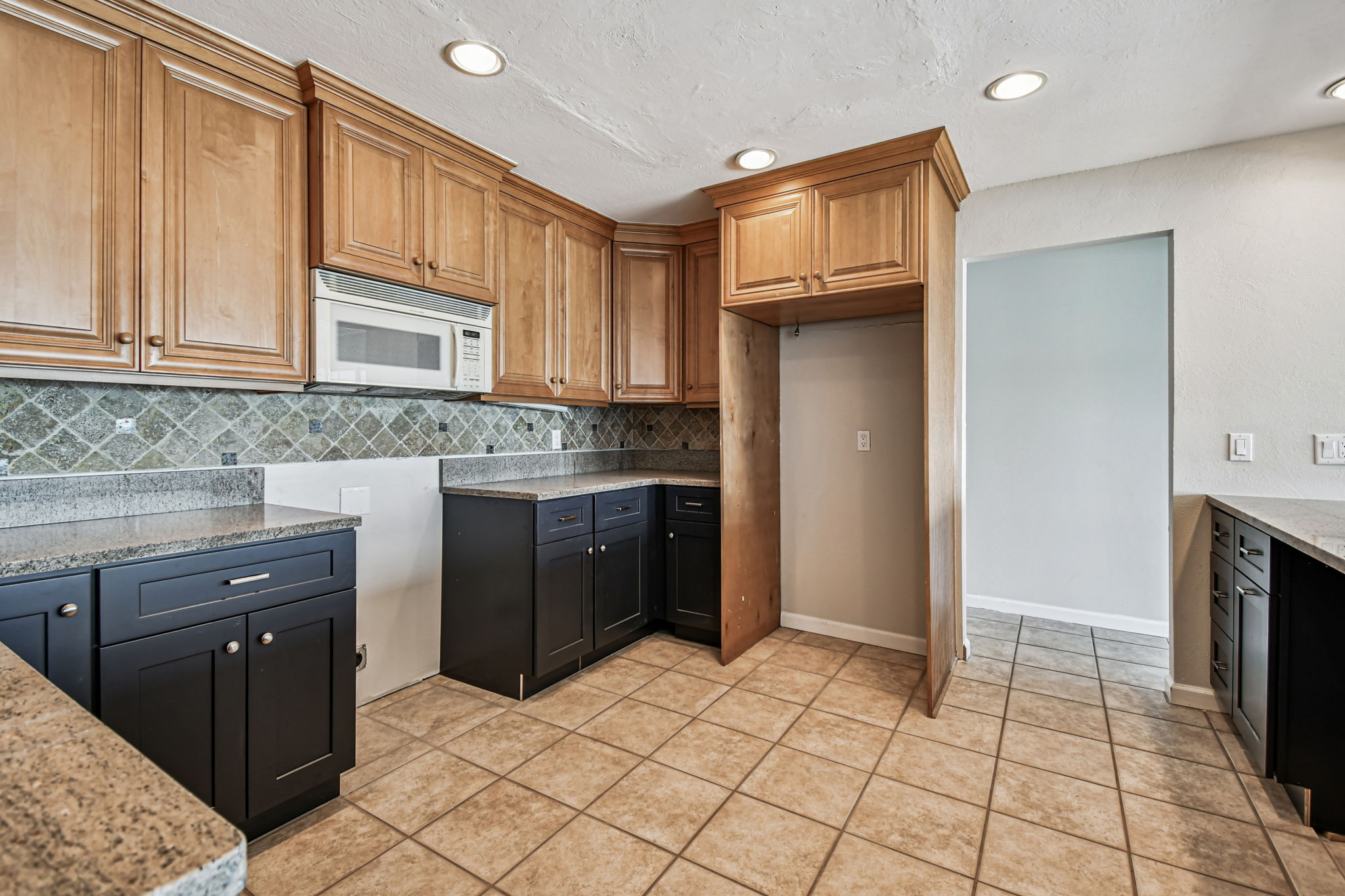 Madeira Beach, Florida, 33708, United States, 4 Bedrooms Bedrooms, ,2 BathroomsBathrooms,Residential,For Sale,2005483