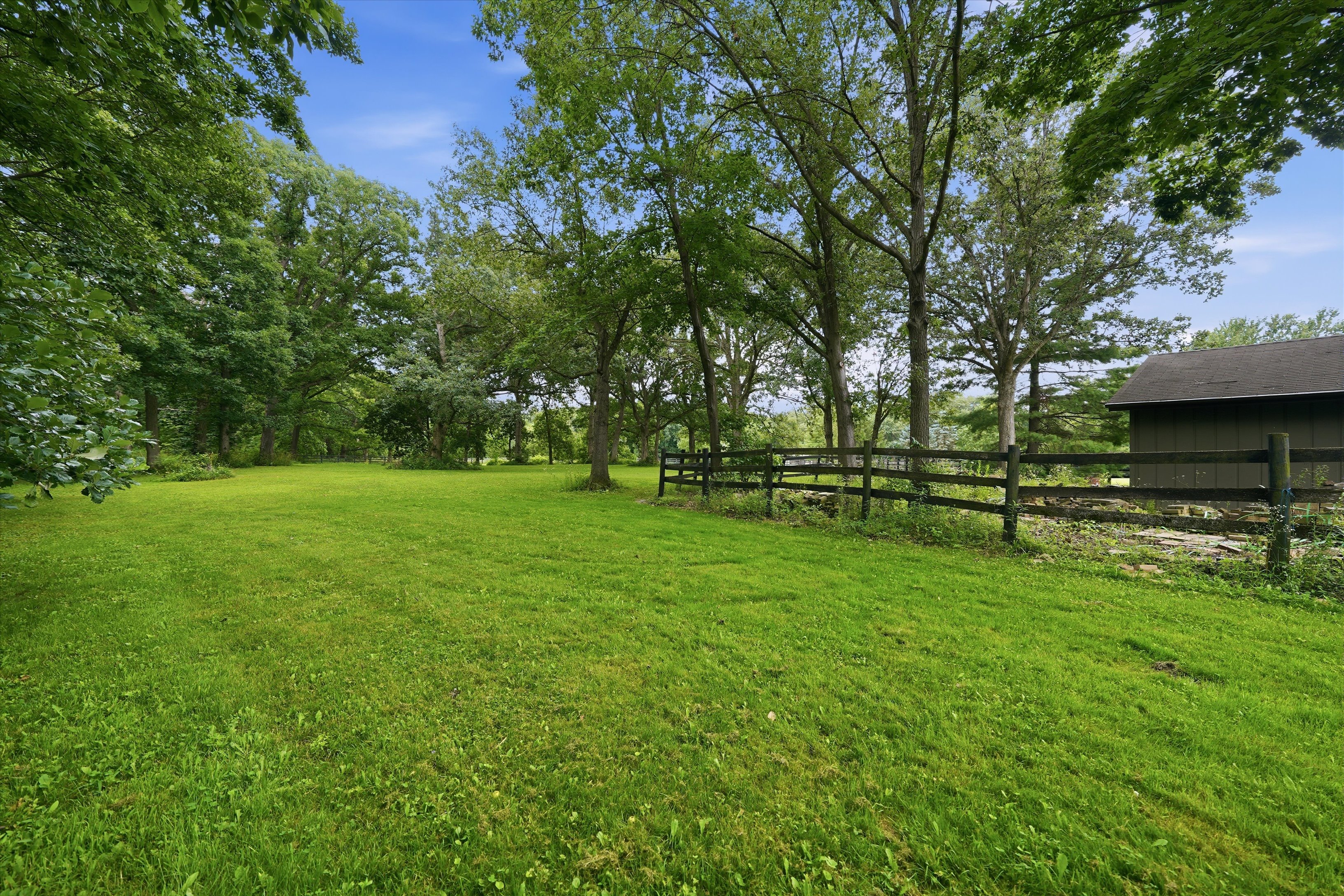  Private Country Estate Situated on Over Nine Acres of Beautiful Open Grounds - 物件實景