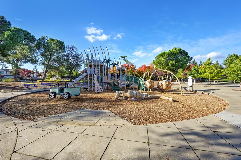 Roseville, California, 95661, United States, 4 Bedrooms Bedrooms, ,3 BathroomsBathrooms,Residential,For Sale,1989245