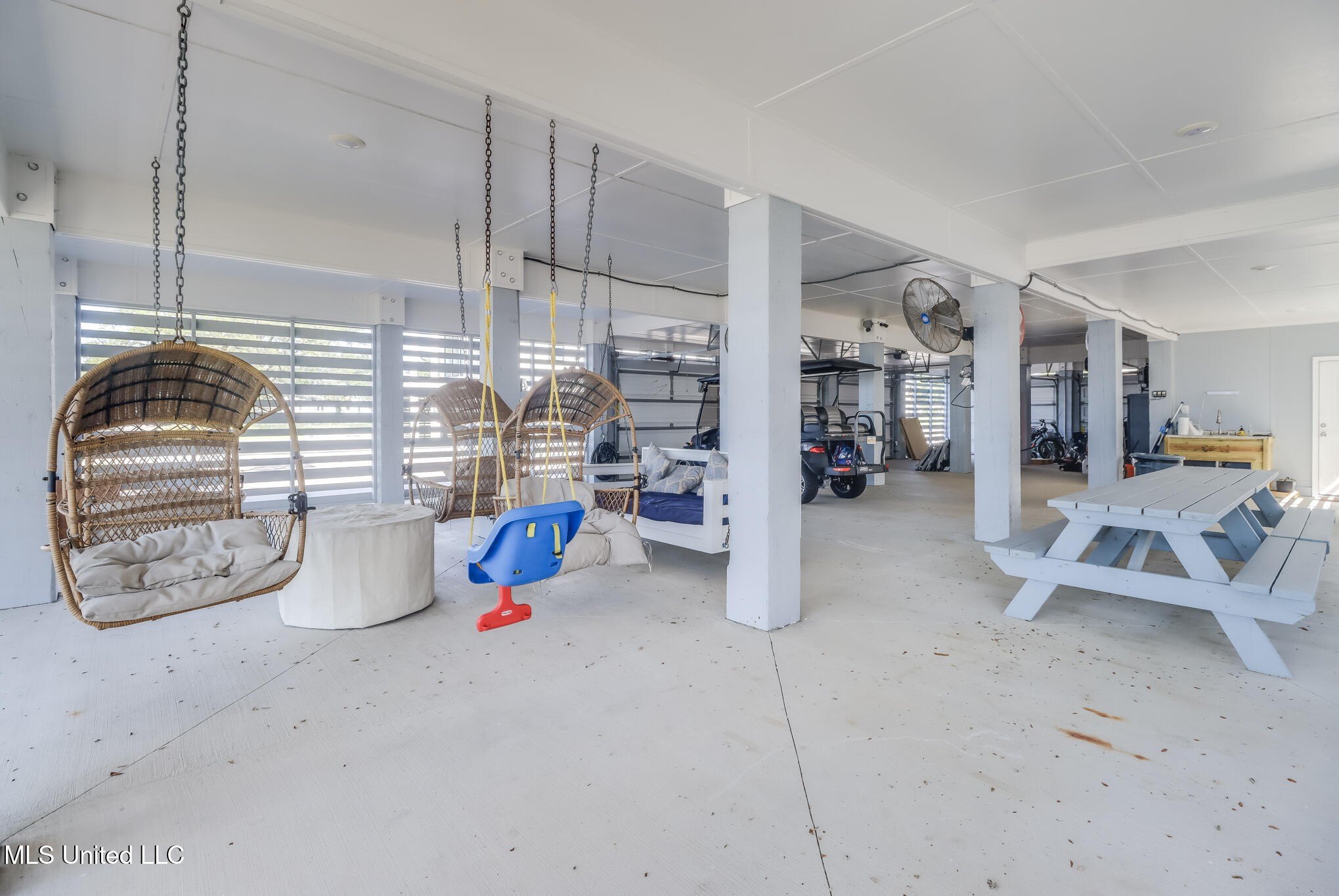 Gulfport, Mississippi, 39501, United States, 5 Bedrooms Bedrooms, ,4 BathroomsBathrooms,Residential,For Sale,1983145