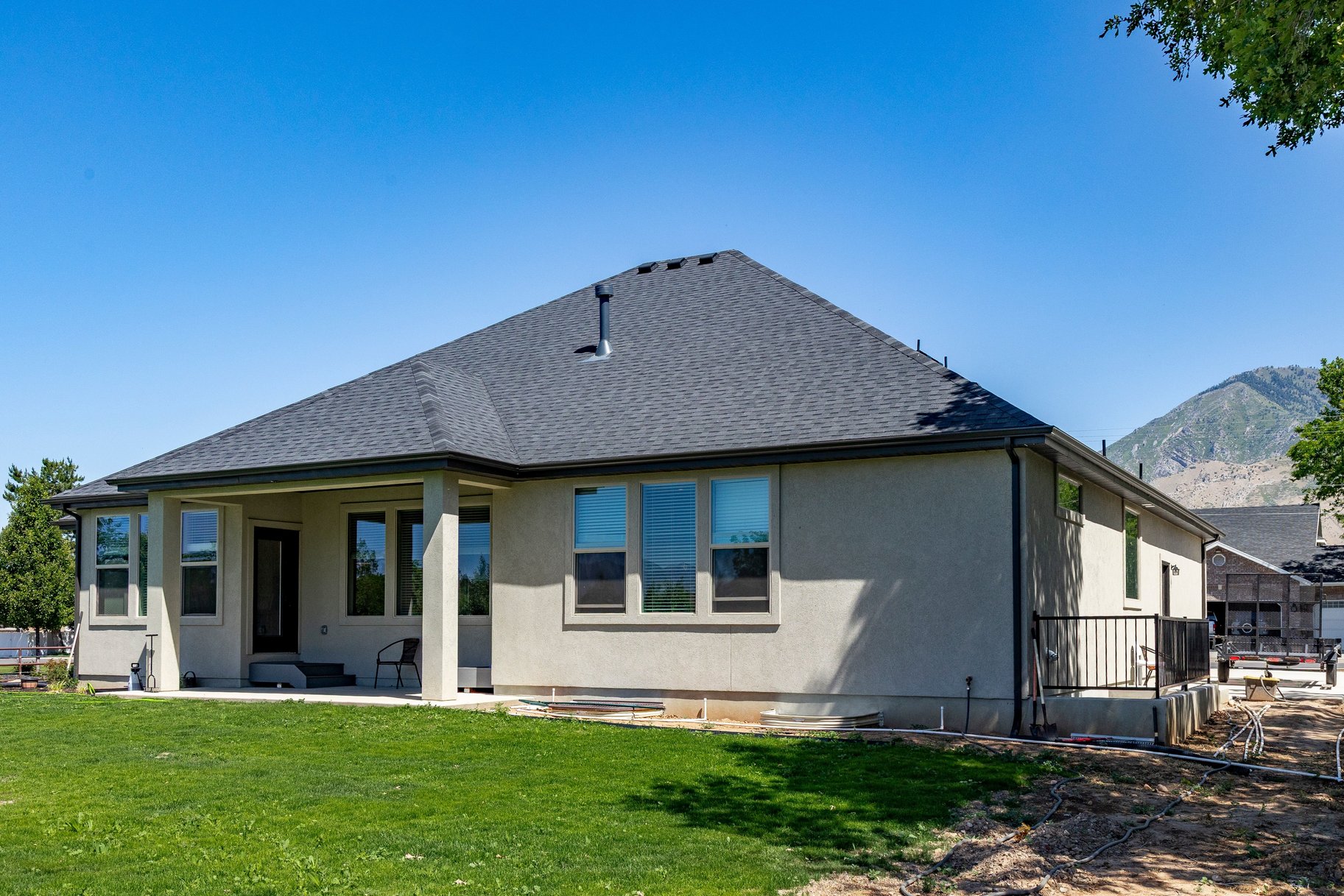  Single-Level Living with Stunning Mapleton Mountain Views - 物件實景