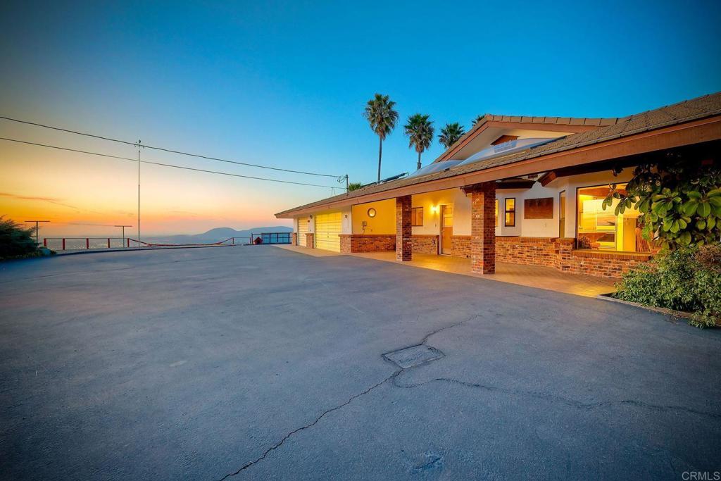 576 Camino De La Cima, San Marcos, California, 92078, United States, 5 Bedrooms Bedrooms, ,4 BathroomsBathrooms,Residential,For Sale,576 Camino De La Cima,1622114