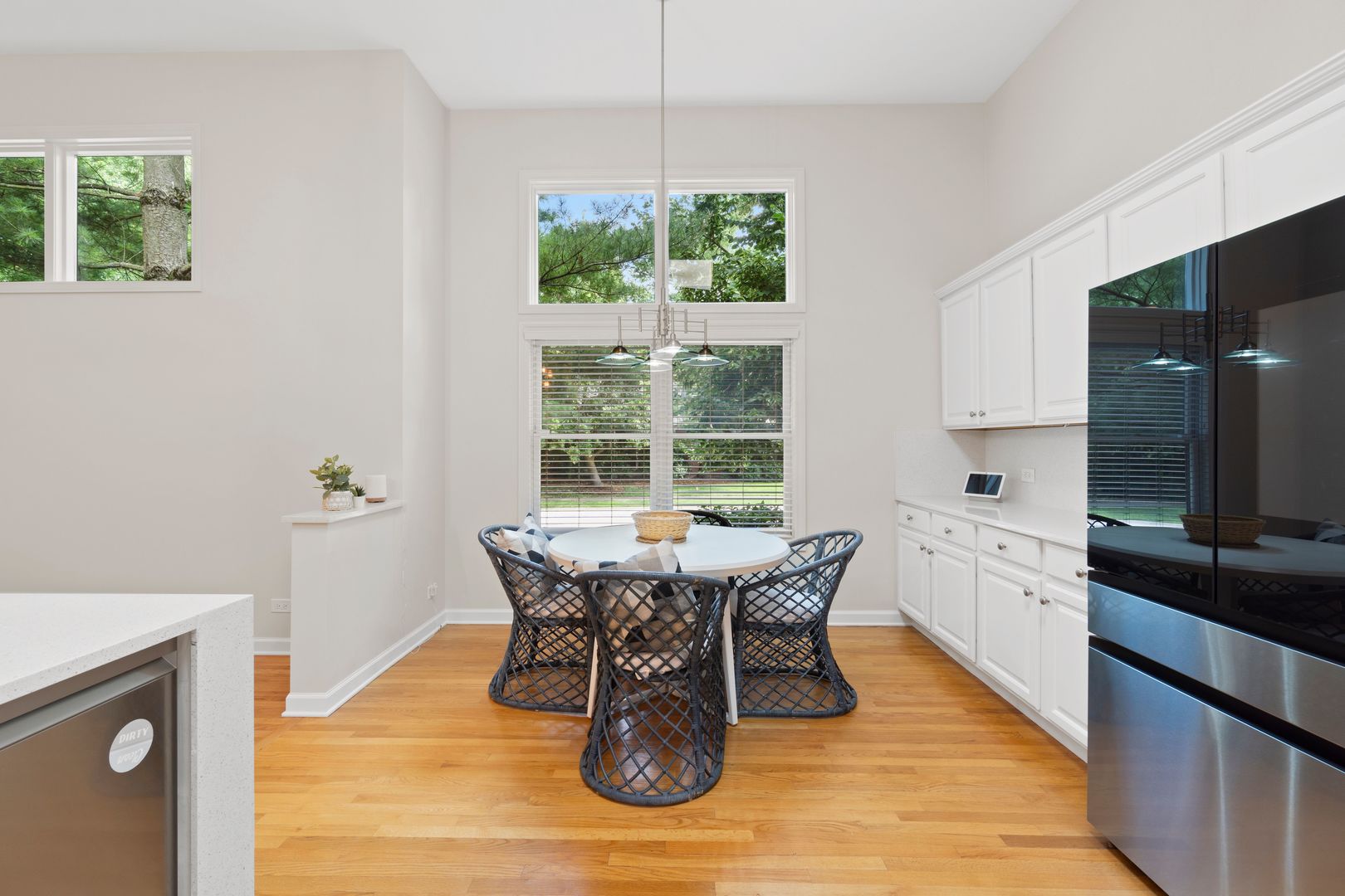 Glenview, Illinois, 60026, United States, 4 Bedrooms Bedrooms, ,4 BathroomsBathrooms,Residential,For Sale,1991544