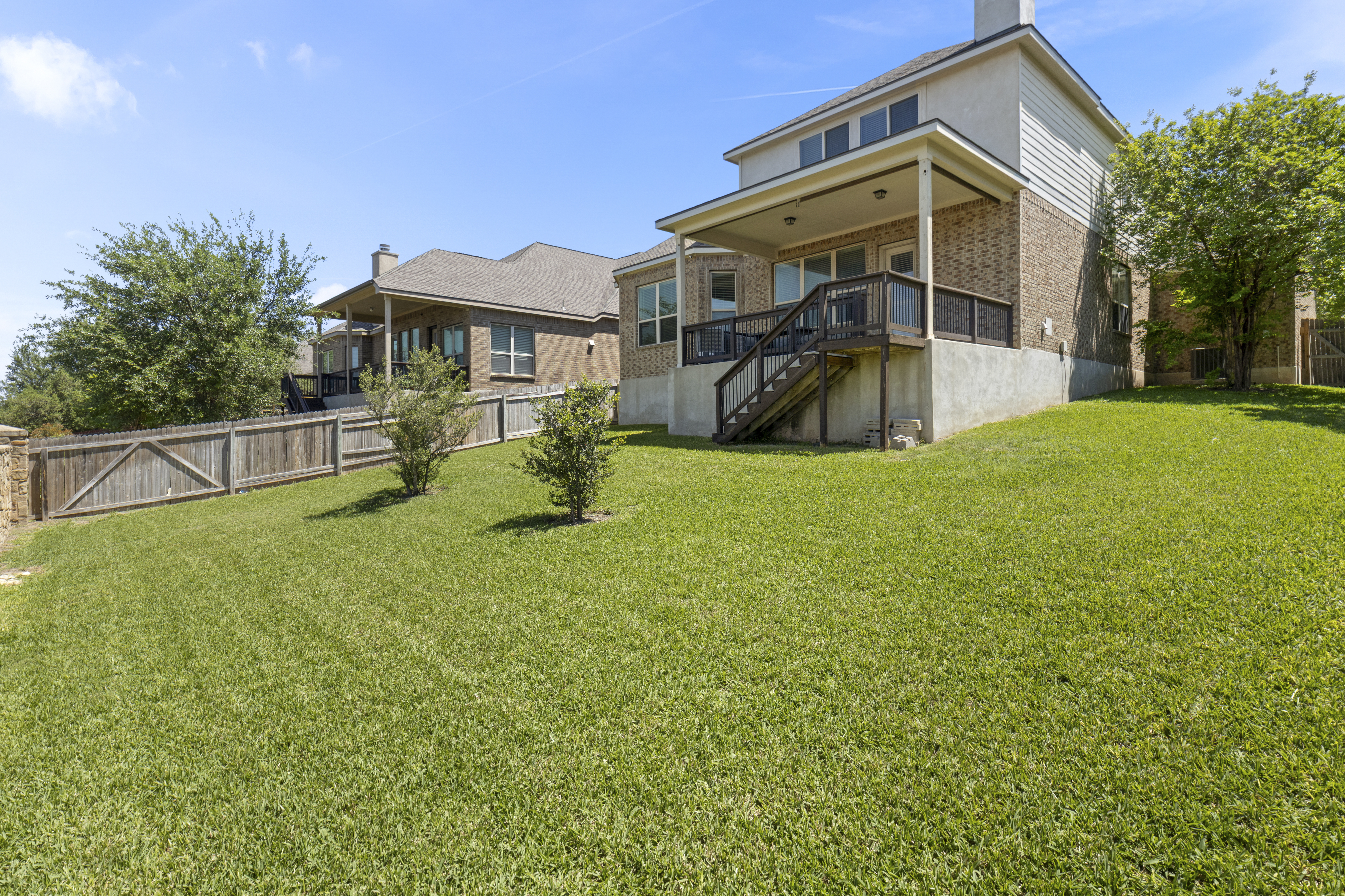  Flexible Living + Game Room in Desirable Northside ISD - 物件實景