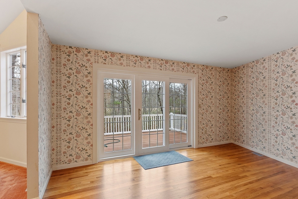 Worcester, Massachusetts, 01609, United States, 3 Bedrooms Bedrooms, ,4 BathroomsBathrooms,Residential,For Sale,1987815