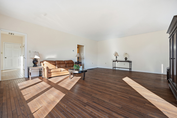 Middlesboro, Kentucky, 40965, United States, 3 Bedrooms Bedrooms, ,2 BathroomsBathrooms,Residential,For Sale,2012565