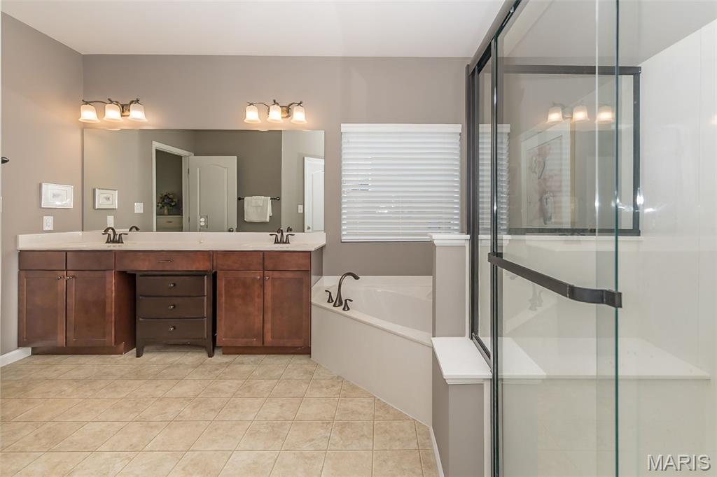 Mehlville, Missouri, 63128, United States, 3 Bedrooms Bedrooms, ,3 BathroomsBathrooms,Residential,For Sale,1966938