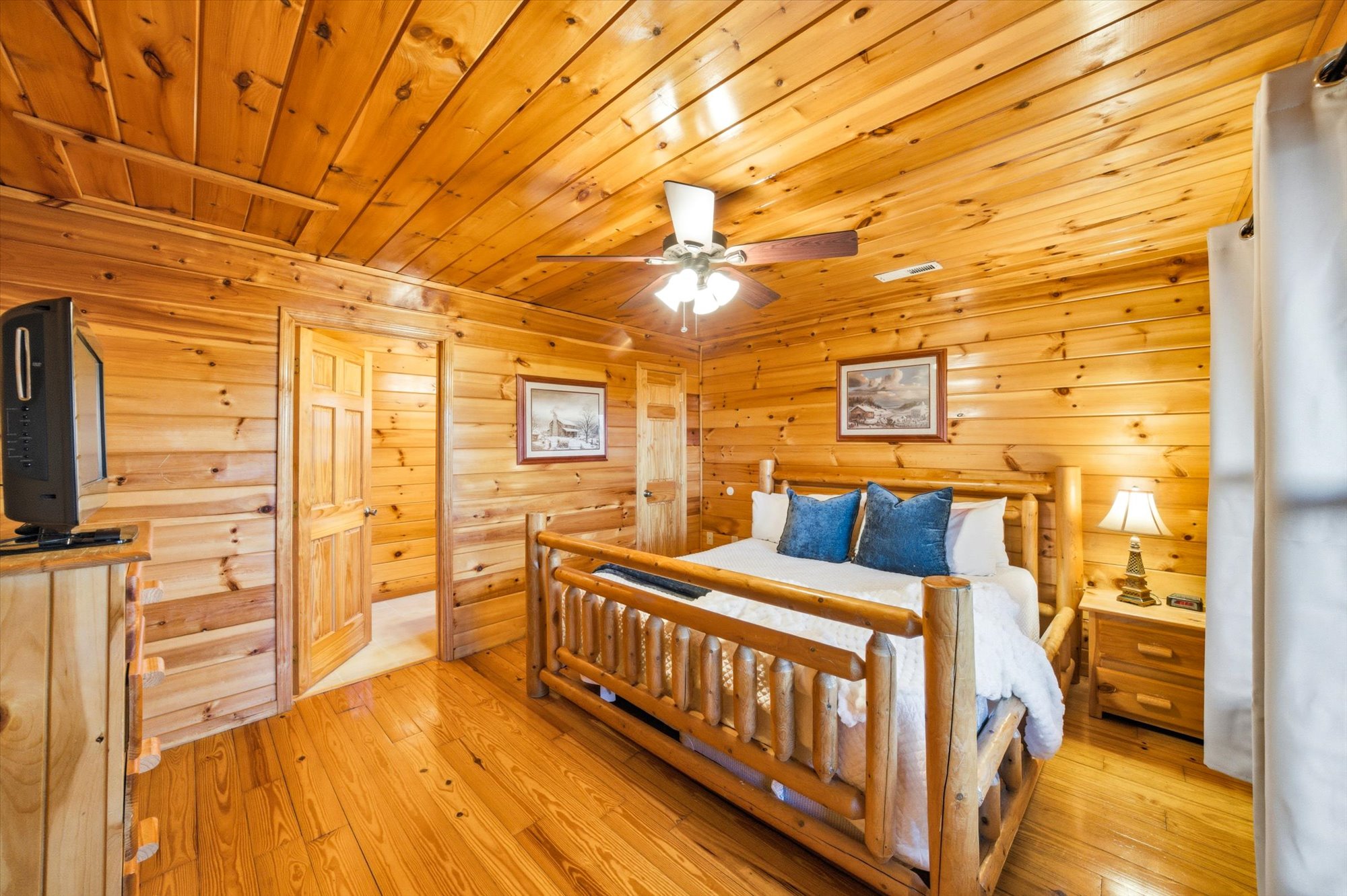 Sevierville, Tennessee, 37876-3406, United States, 3 Bedrooms Bedrooms, ,5 BathroomsBathrooms,Residential,For Sale,2048789