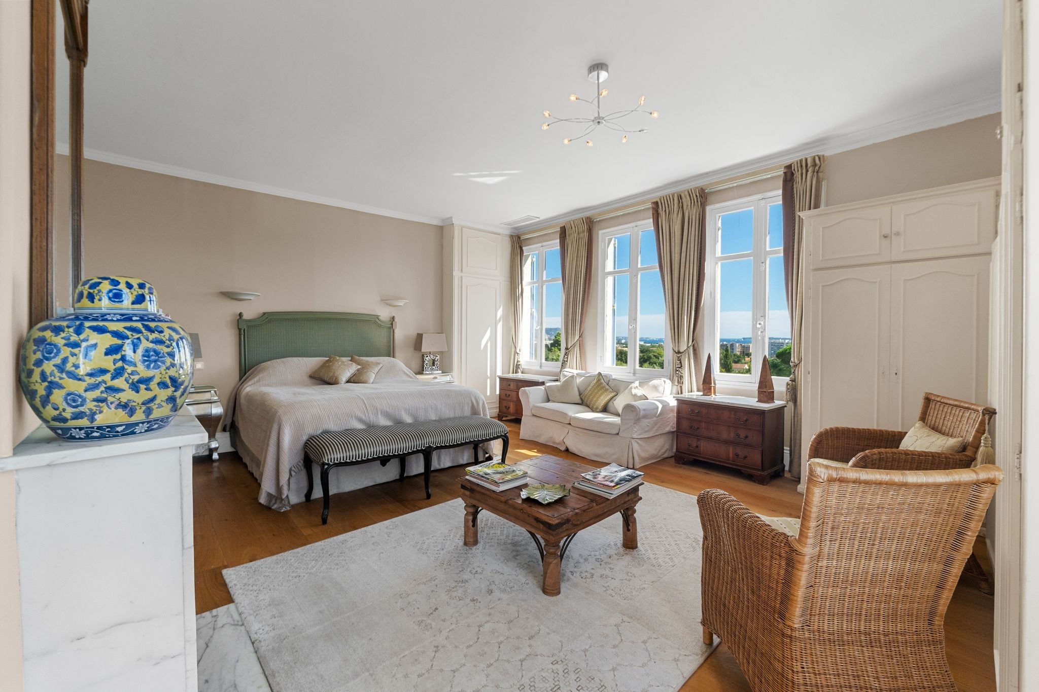  Mandelieu-la-Napoule Belle Époque estate with pool and guest house near Cannes - 物件實景