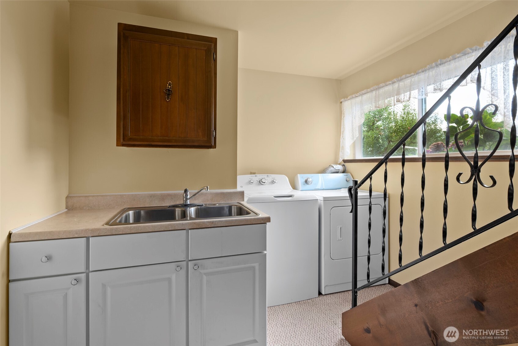 Oak Harbor, Washington, 98277, United States, 4 Bedrooms Bedrooms, ,1 BathroomBathrooms,Residential,For Sale,1926179