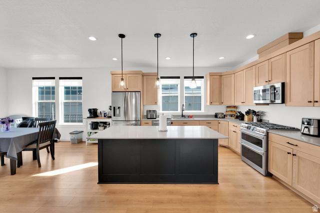 South Jordan, Utah, 84009, United States, 5 Bedrooms Bedrooms, ,4 BathroomsBathrooms,Residential,For Sale,2010357