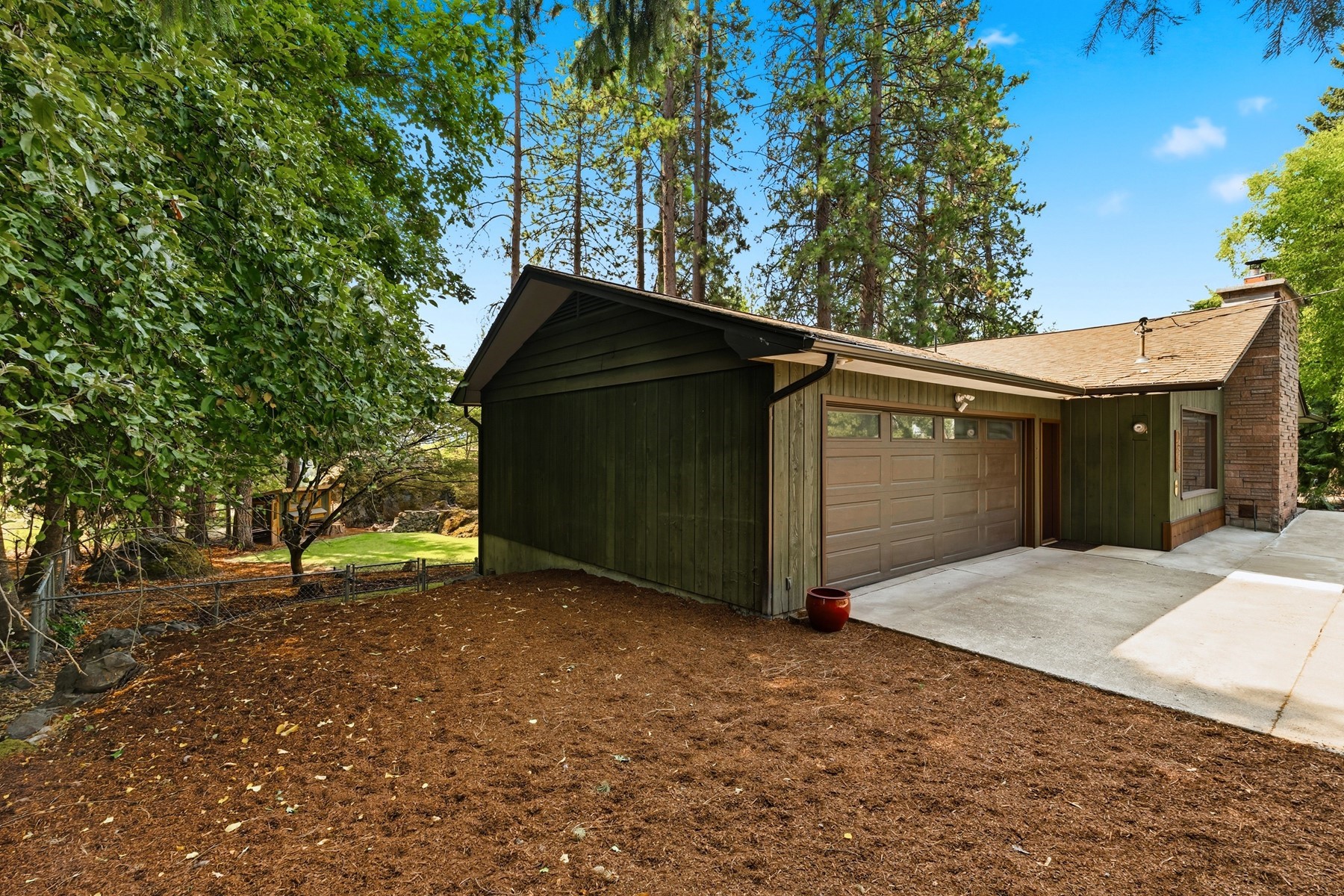  1023 N Crestline Dr - 物件實景