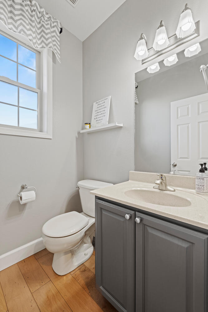 Klamath Falls, Oregon, 97601, United States, 3 Bedrooms Bedrooms, ,3 BathroomsBathrooms,Residential,For Sale,1848515