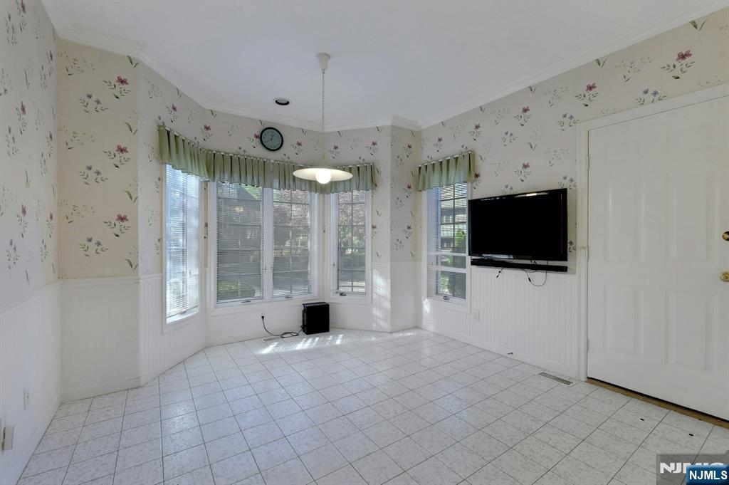 Park Ridge, New Jersey, 07656, United States, 3 Bedrooms Bedrooms, ,5 BathroomsBathrooms,Residential,For Sale,2001843