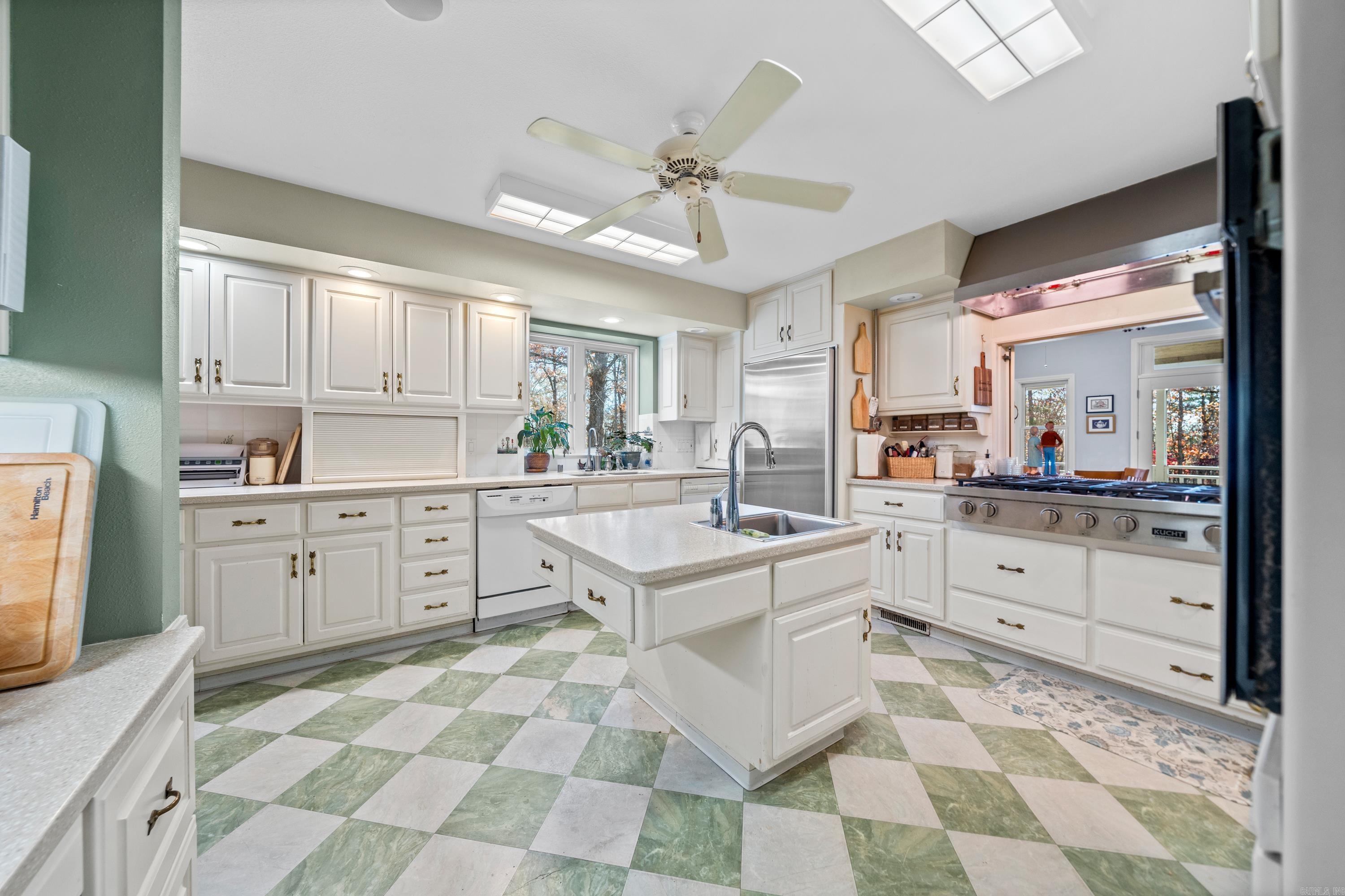 Jessieville, Arkansas, 71949, United States, 10 Bedrooms Bedrooms, ,11 BathroomsBathrooms,Residential,For Sale,2008593