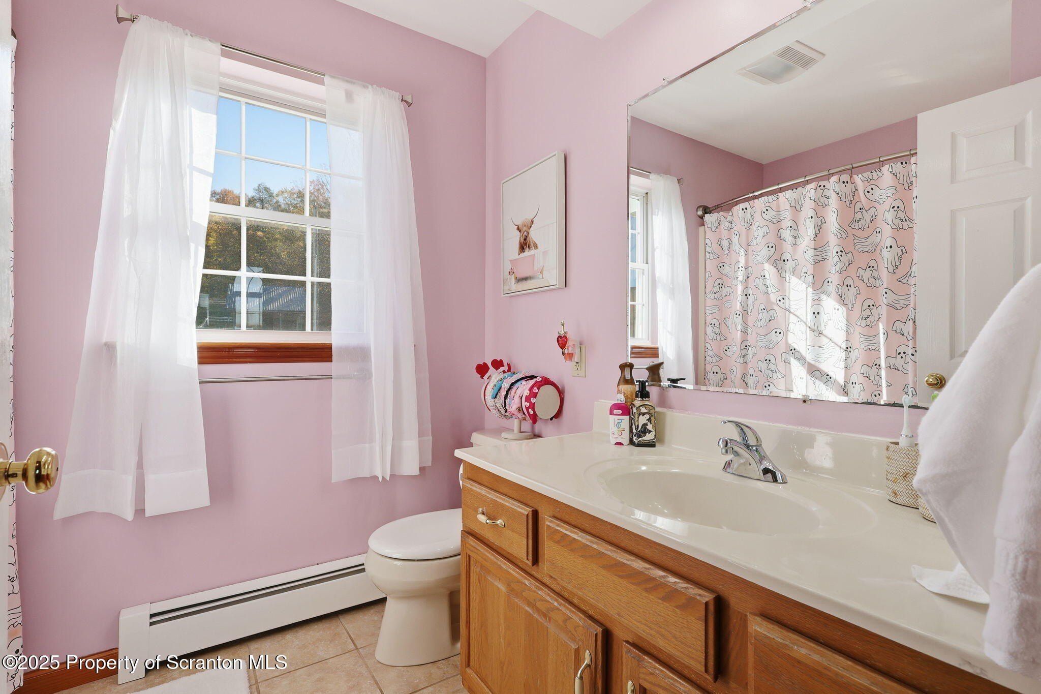 Clifford Twp, Pennsylvania, 18470, United States, 4 Bedrooms Bedrooms, ,3 BathroomsBathrooms,Residential,For Sale,1978908